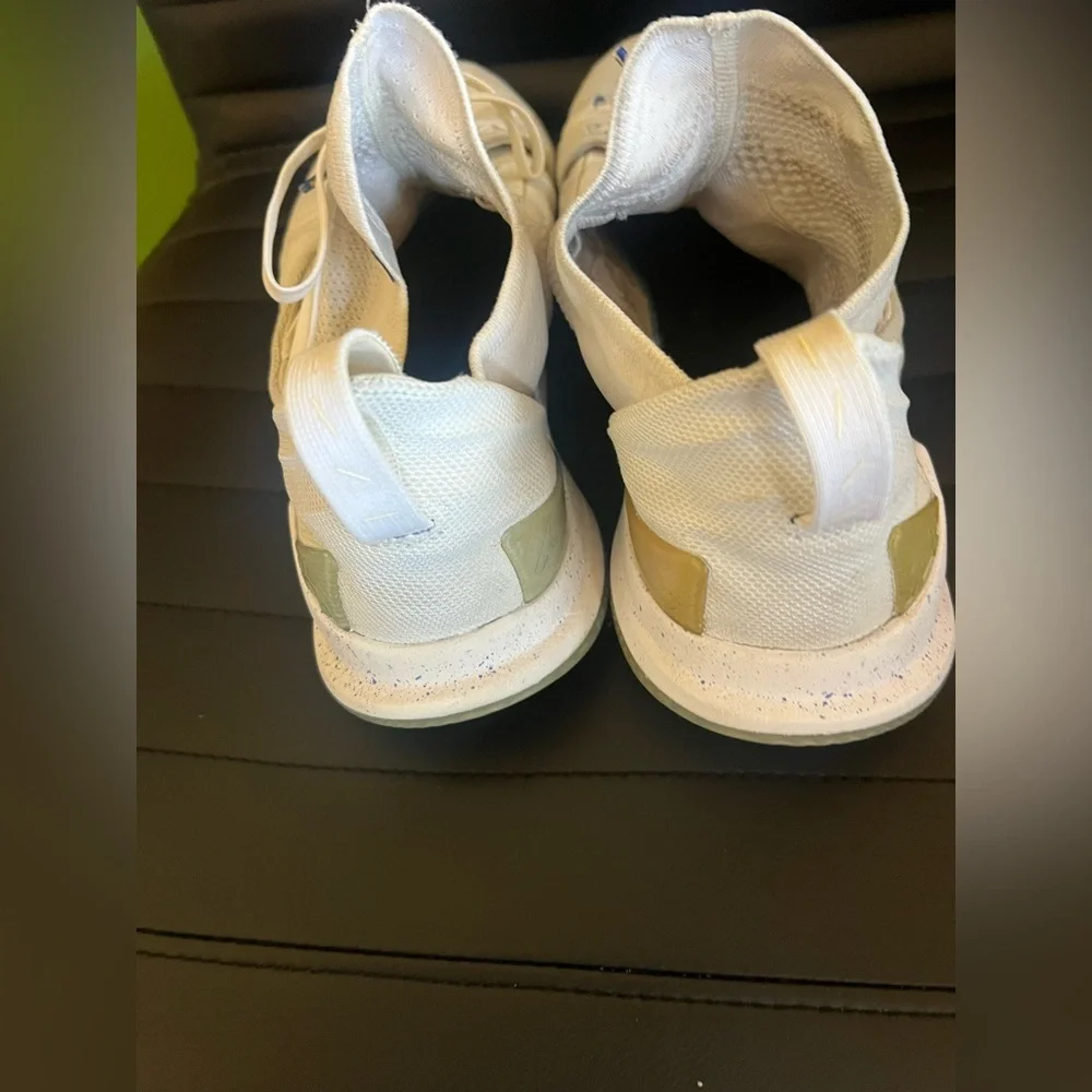 Under Armour White Sneakers with Classic Design and Comfort - Picture 3 of 6